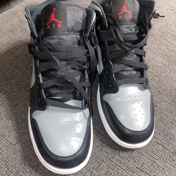 Retro Jordan 1s (mids)